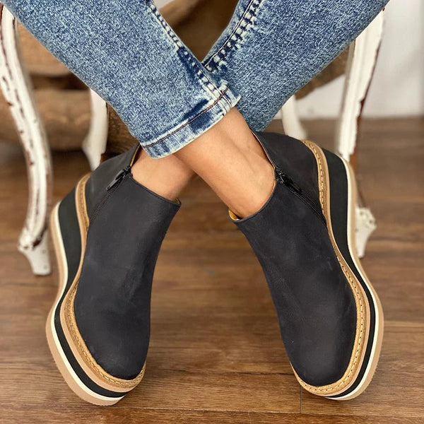 Semelle antidérapante des bottes Leony. Confort et stabilité, parfaites pour les journées d'automne-hiver.