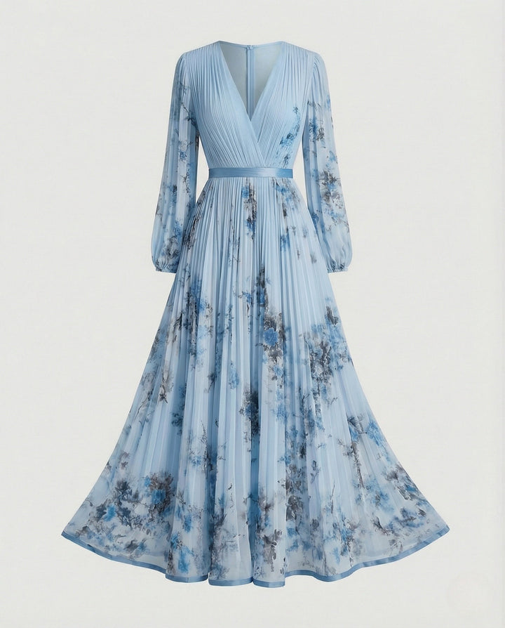 Mode femme : robe longue plissée fluide, élégance intemporelle, encolure croisée et manches longues.