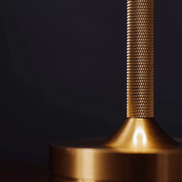 Lampe d'ambiance Glimmera, sans fil, rechargeable et dimmable. Illumine votre intérieur avec une touche moderne.