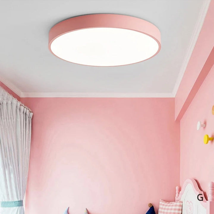 Lampe de plafond LED circulaire couleur pastel. Design Macaron tendance pour chambre.