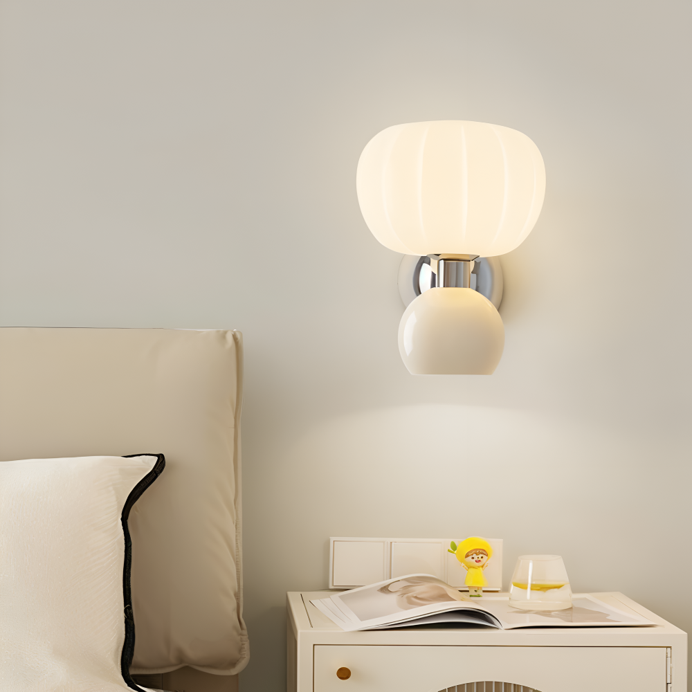 Applique murale LED minimaliste, design moderne pour salon ou chambre, lumière douce.