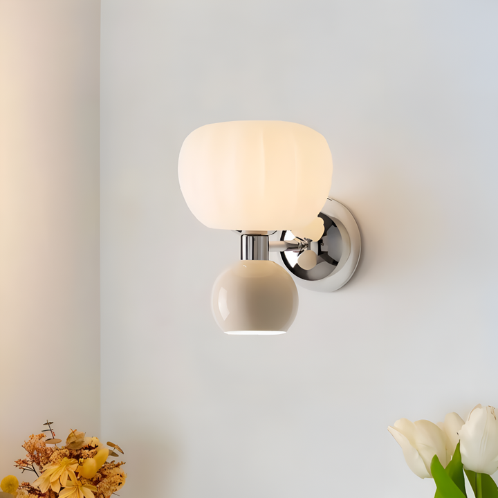 Applique murale LED, style moderne scandinave, lumière diffuse pour plus de confort.