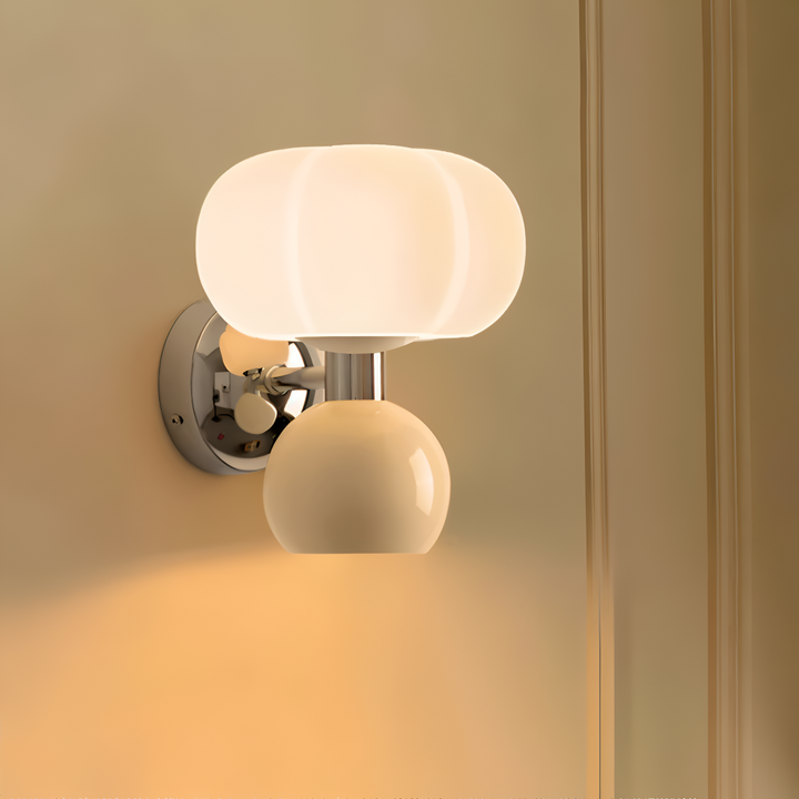 Applique murale LED, idéale pour chambre ou salon, ambiance scandinave moderne.