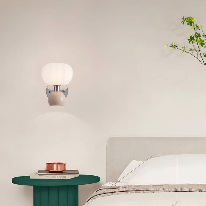 Applique LED design doux, éclairage moderne épuré pour une ambiance cosy.
