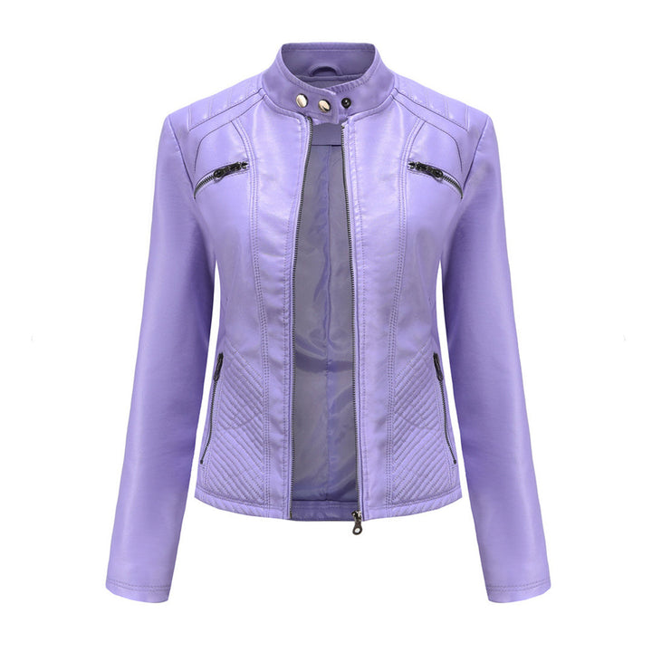 Veste femme noire asymétrique, coupe ajustée. Blouson chic et polyvalent, parfait pour un look urbain.