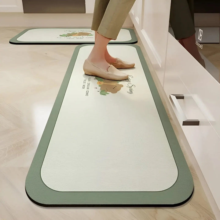 Tapis de cuisine résistant en PVC, super absorbant et facile à nettoyer, assurant hygiène et durabilité au sol.