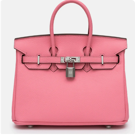 Sac à main chic en cuir noir, avec une bandoulière amovible, parfait pour la femme élégante et active.
