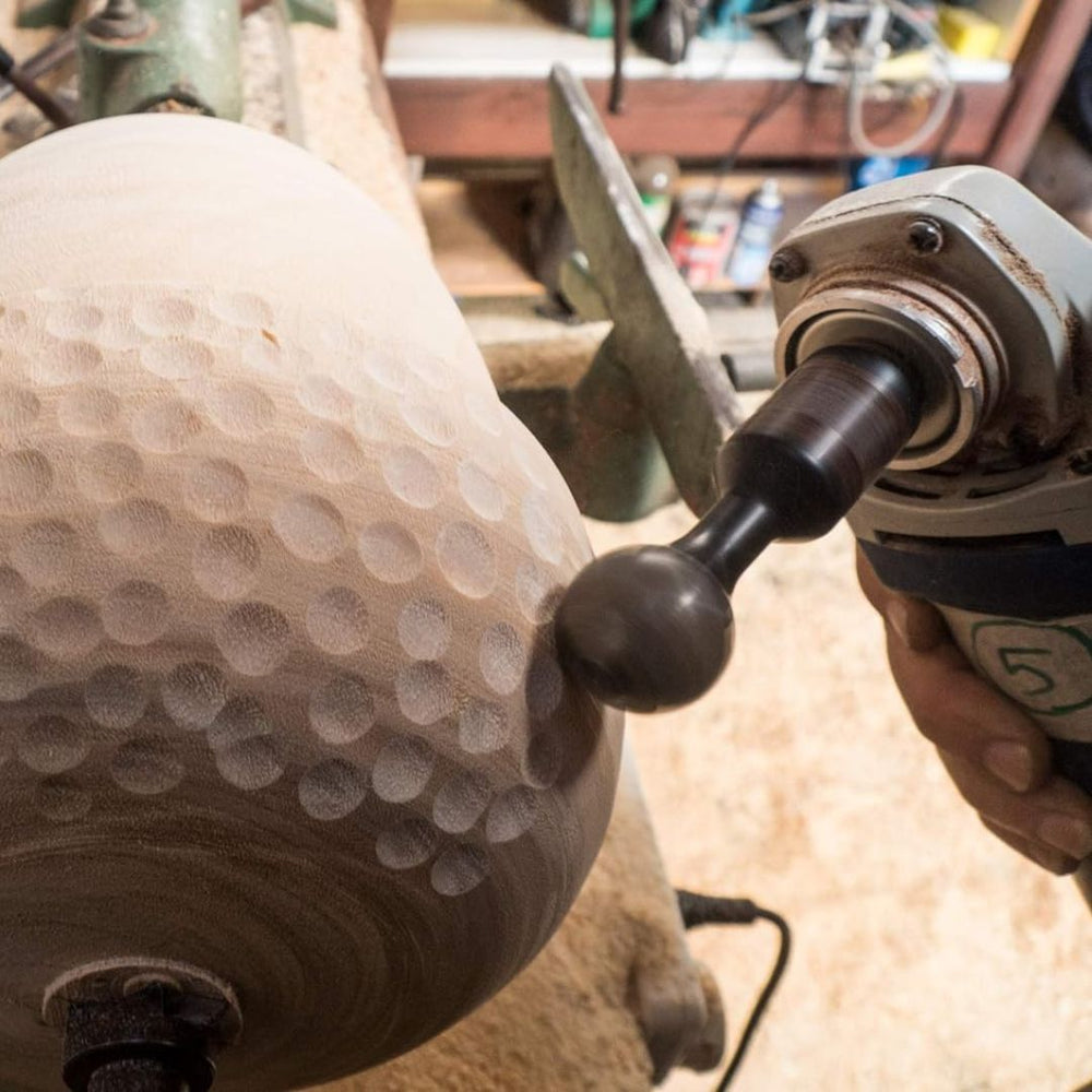 Outil de sculpture professionnel : gouge sphérique en acier pour bois, précision accrue sur rainures rondes.