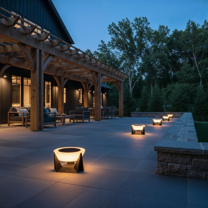Lampe solaire résistante pour éclairage de jardin, ajoute une touche décorative à votre espace.