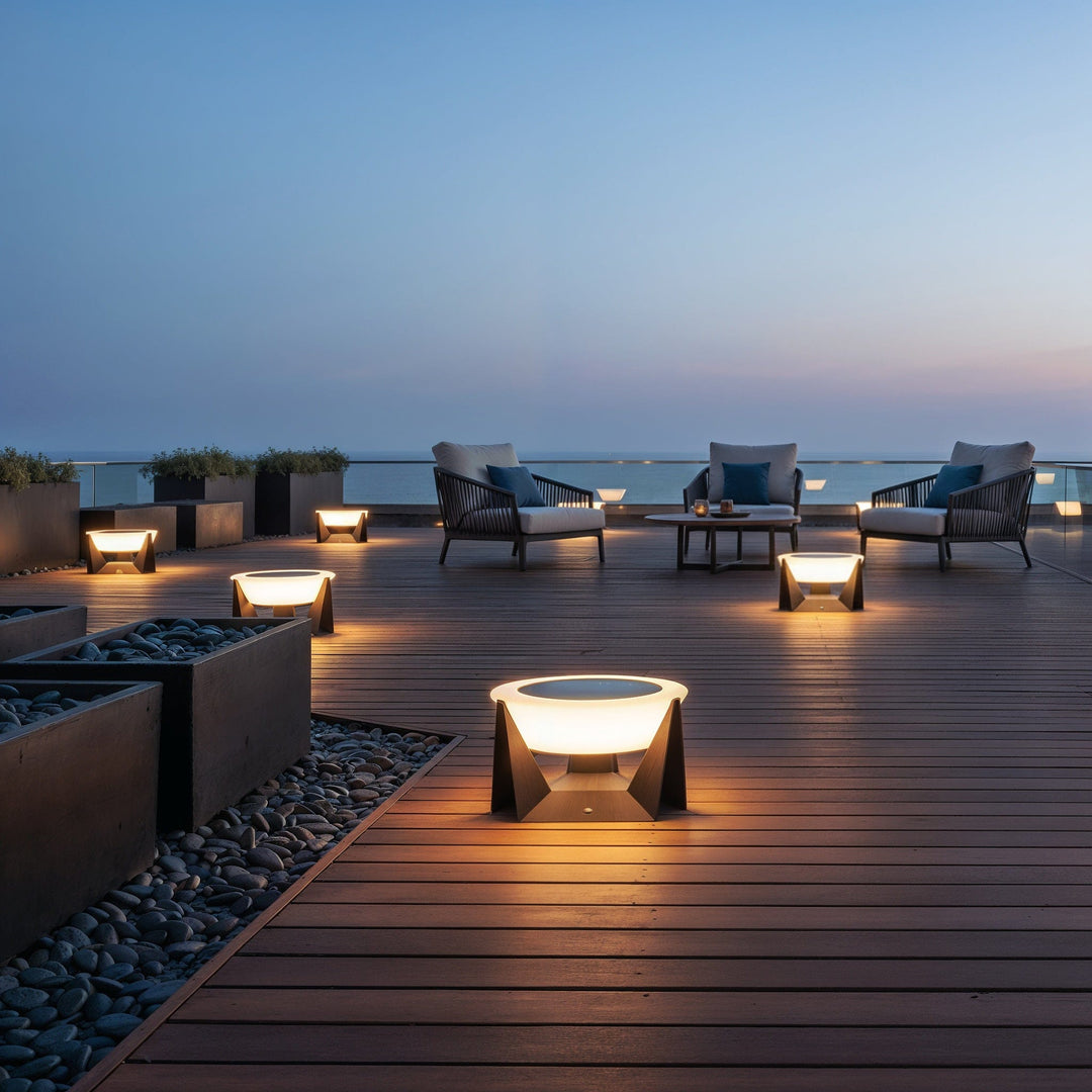 Lampe de sol solaire moderne, décoration extérieure pour jardin, crée une ambiance zen.