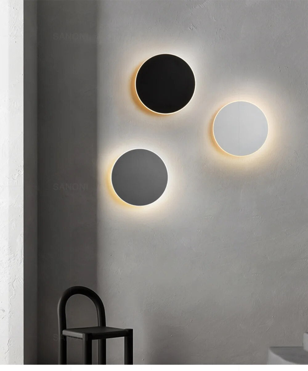 Applique murale LED Lumeo, lumière douce et homogène. Éclairage moderne et économe pour une ambiance relaxante.