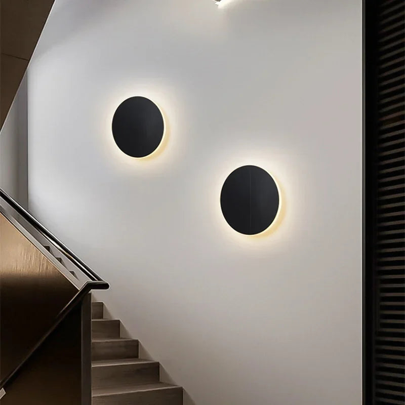 Applique murale LED Lumeo ultra-fine, design moderne et discret. Idéale pour un éclairage d'ambiance économe.