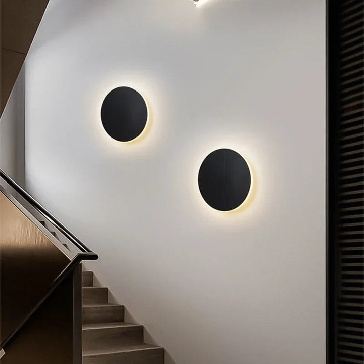 Applique murale LED Lumeo ultra-fine, design moderne et discret. Idéale pour un éclairage d'ambiance économe.