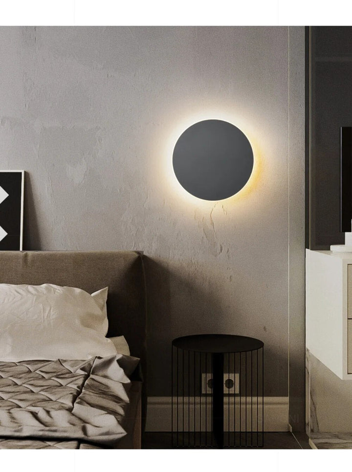 Lampe murale LED Lumeo, élégance discrète. Design moderne pour un éclairage doux et économe en énergie.
