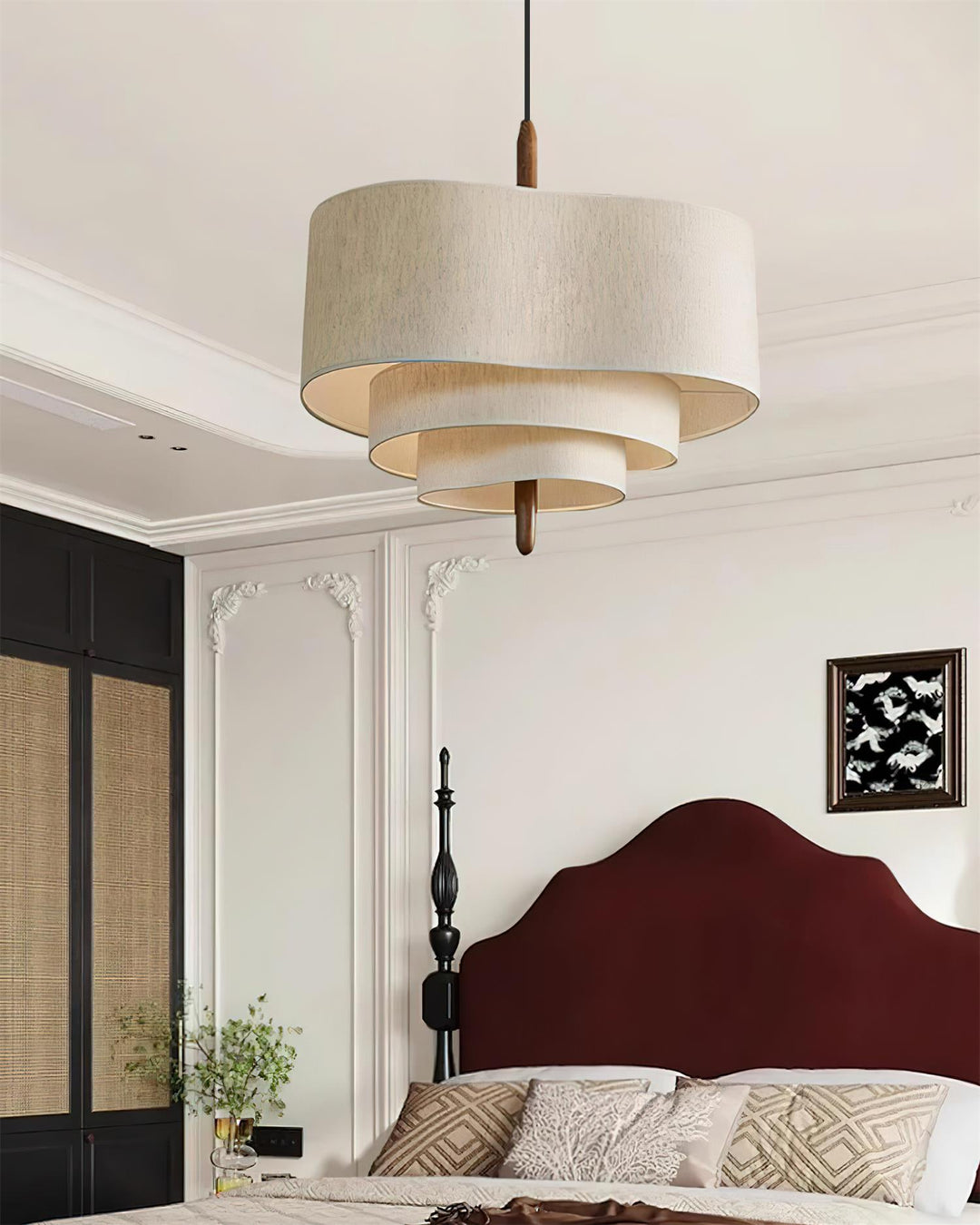 Lampe pendante moderne, forme ronde, diffuse une lumière douce pour salle à manger.