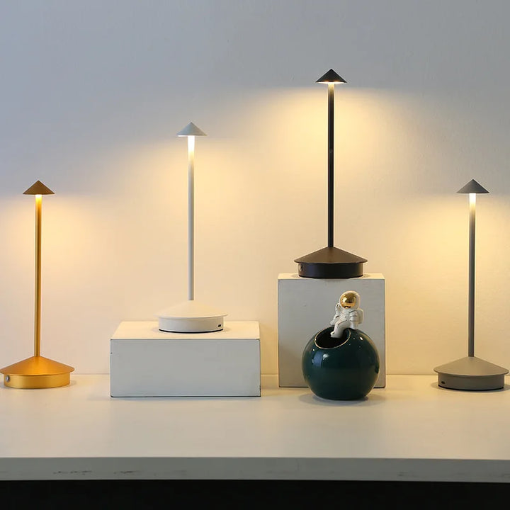 Éclairage de bureau sans fil rechargeable, lampe LED design pour une lumière douce et moderne.