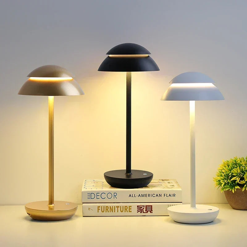 Lampe de table LED design blanc, sans fil, rechargeable. Éclairage décoratif avec luminosité adaptable tactile.