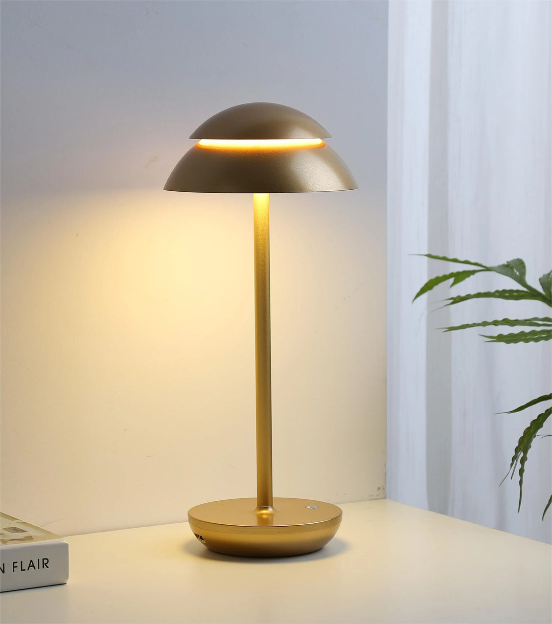 Lampe d'ambiance LED sans fil, rechargeable. Design minimaliste, parfaite pour un éclairage doux et moderne.