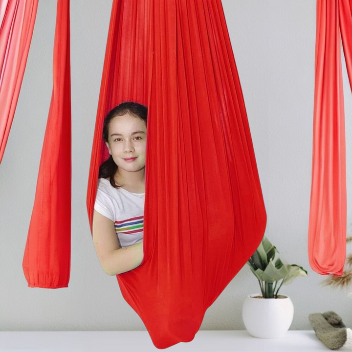 Balançoire sensorielle en tissu doux. Idéale pour enfants autistes, TDAH. Apaisement garanti.