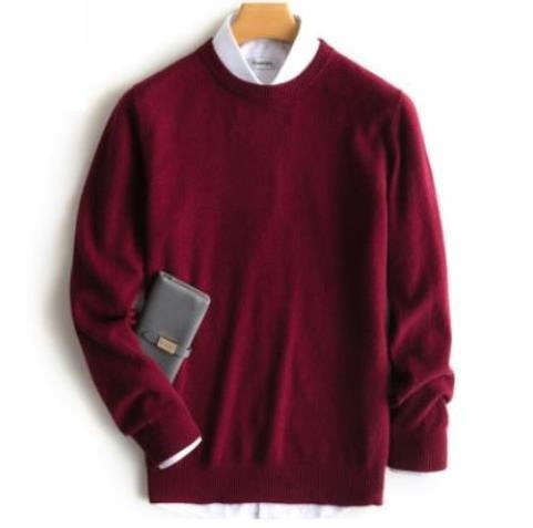 Pull classique homme bleu roi, maille confortable. Mode masculine intemporelle, vêtement élégant.