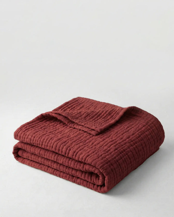 Plaid en mousseline de coton, léger et respirant, apporte un confort naturel et élégant.