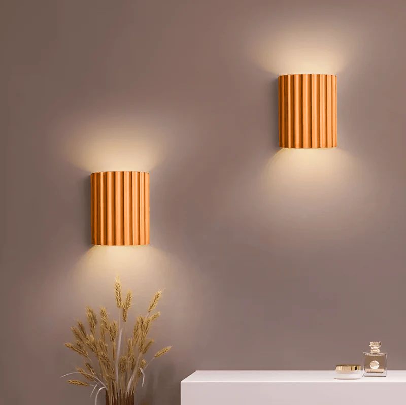 Élégante applique murale LED intérieure, moderne et minimaliste, parfaite pour une ambiance chaleureuse.
