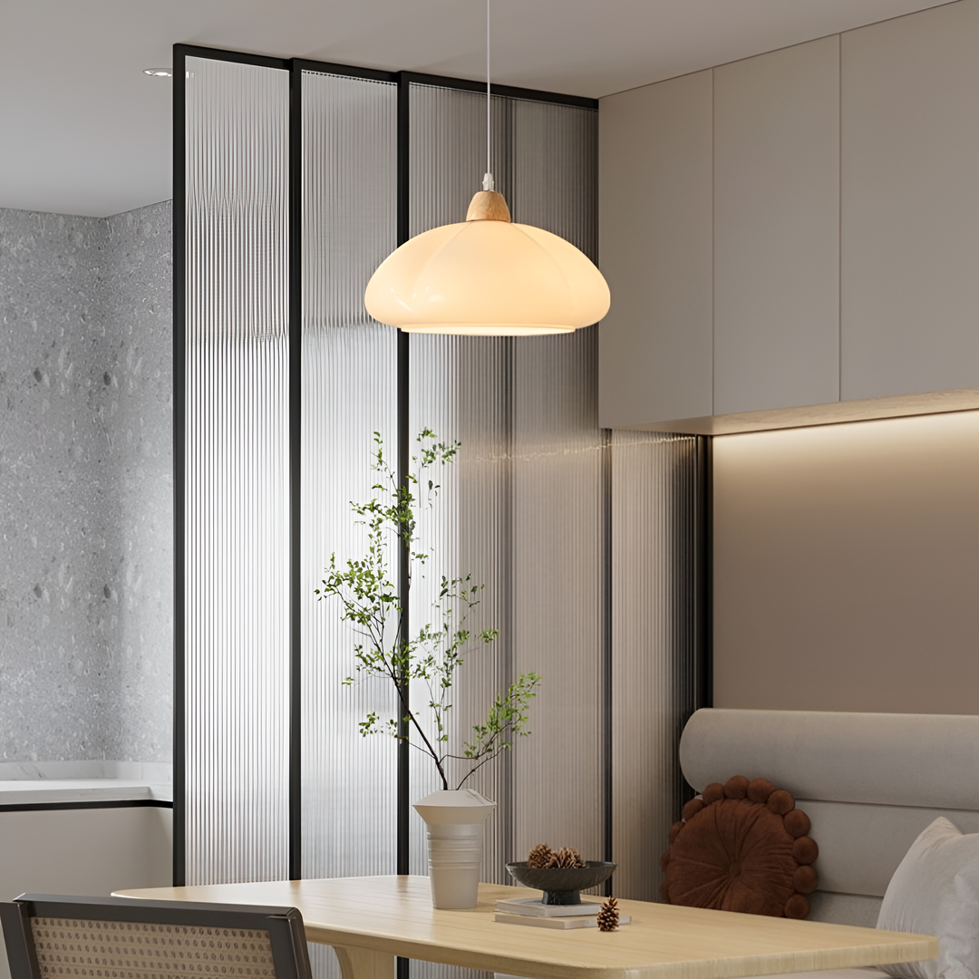 Suspension design géométrique rétro, plafonnier élégant pour éclairage intérieur stylé.