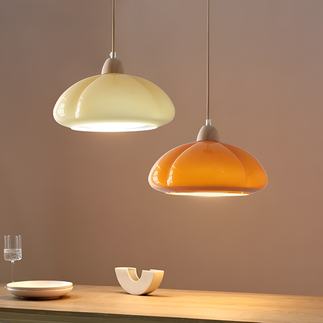 Luminaire suspendu rétro pour cuisine ou salle à manger, éclairage design et élégant.