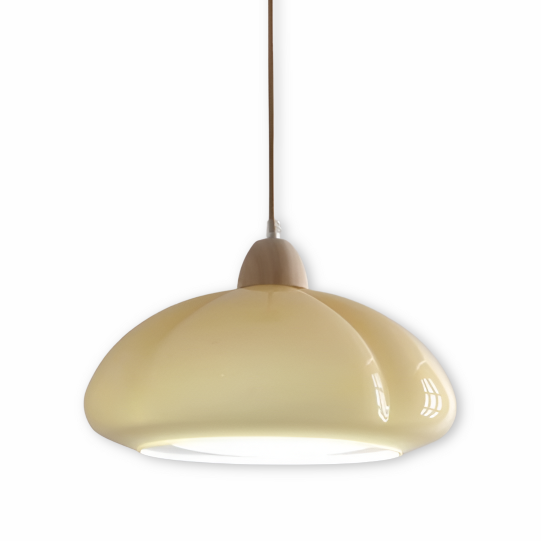 Luminaire d'ambiance rétro-nordique, suspension design pour un éclairage intérieur élégant et cosy.