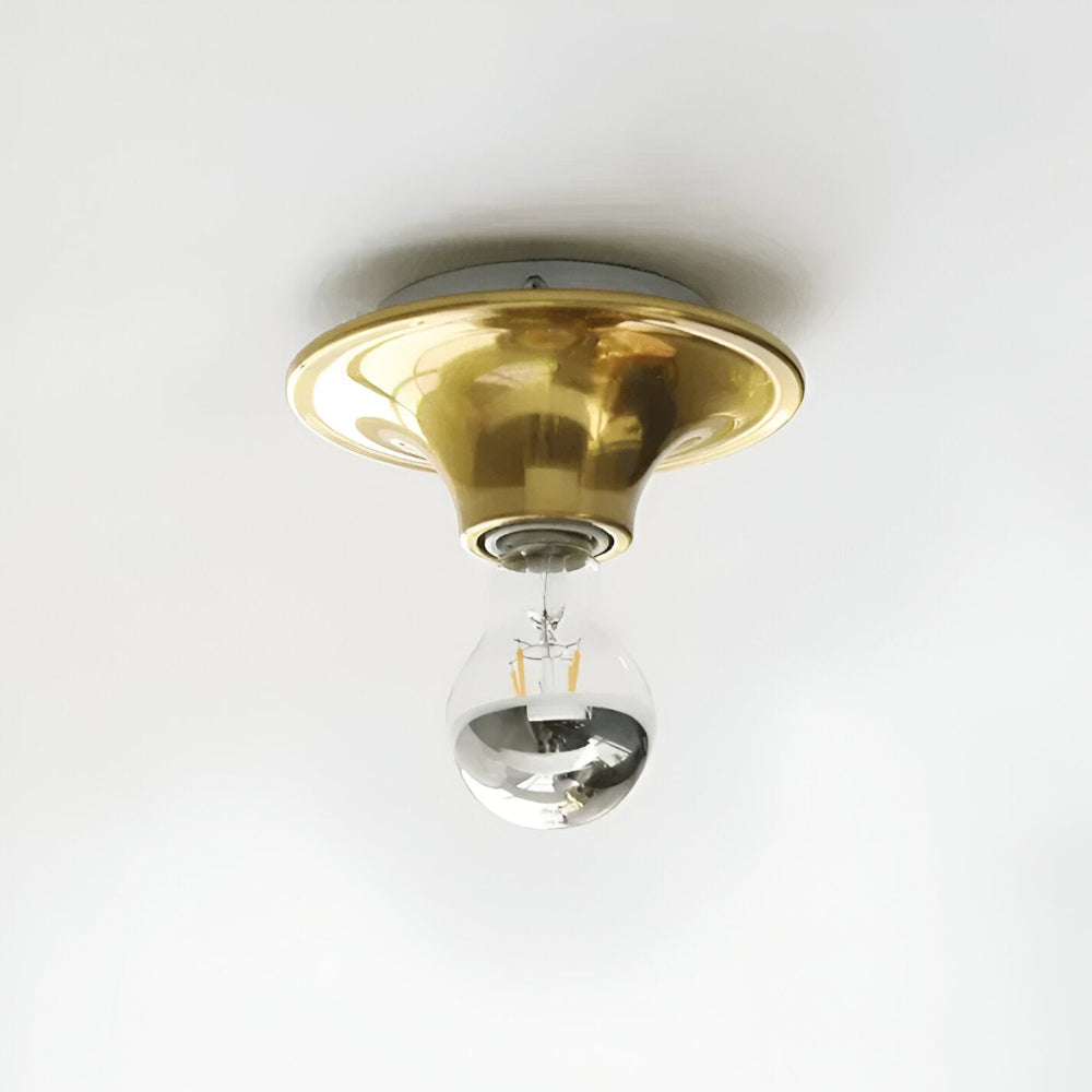 Lampe murale LED en métal rétro diffusant une lumière chaude pour une ambiance cosy.
