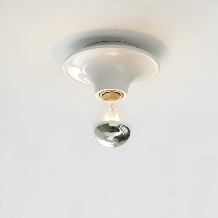 Lampe murale LED rétro métal pour une ambiance chaleureuse et un éclairage intérieur doux.