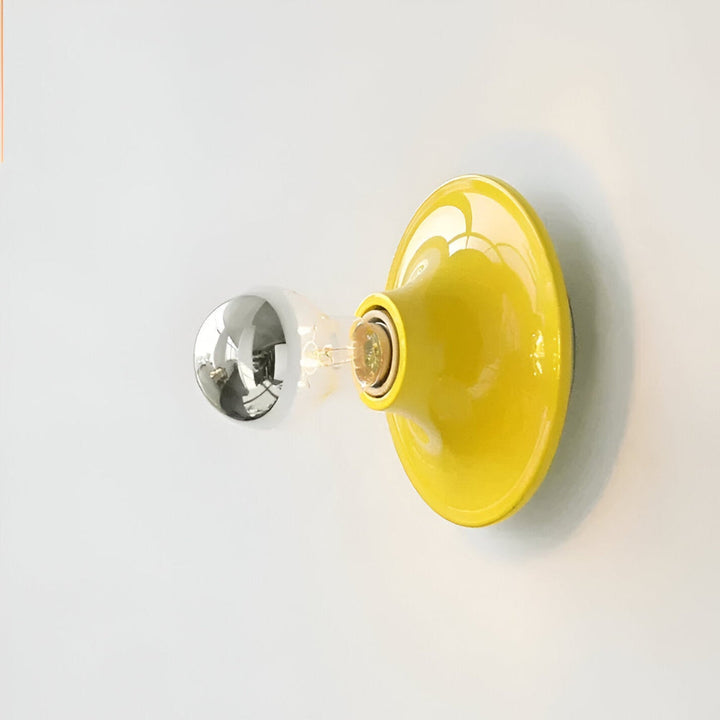 Éclairage intérieur classique avec cette lampe murale LED rétro en métal élégante et durable.