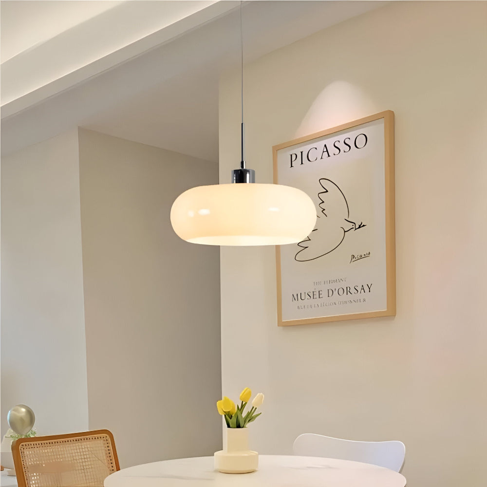 Lampe à suspension CircaForma, design Bauhaus intemporel, pour salon et salle à manger.