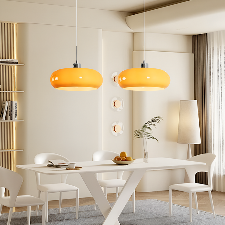 Éclairage suspendu rétro moderne CircaForma, verre soufflé, parfait pour décoration salon.