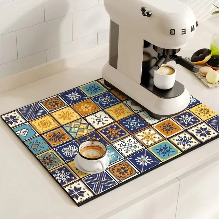 Tapis de cuisine absorbant avec motif rétro. Protège le comptoir des taches et ajoute une touche vintage.