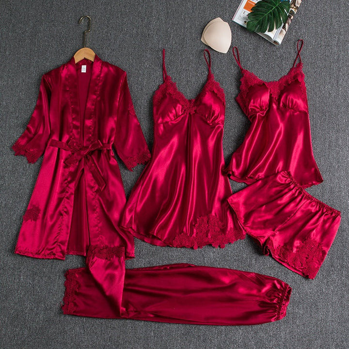 Sensation de douceur ultime avec ce pyjama femme en soie, parfait pour des nuits confortables et élégantes.