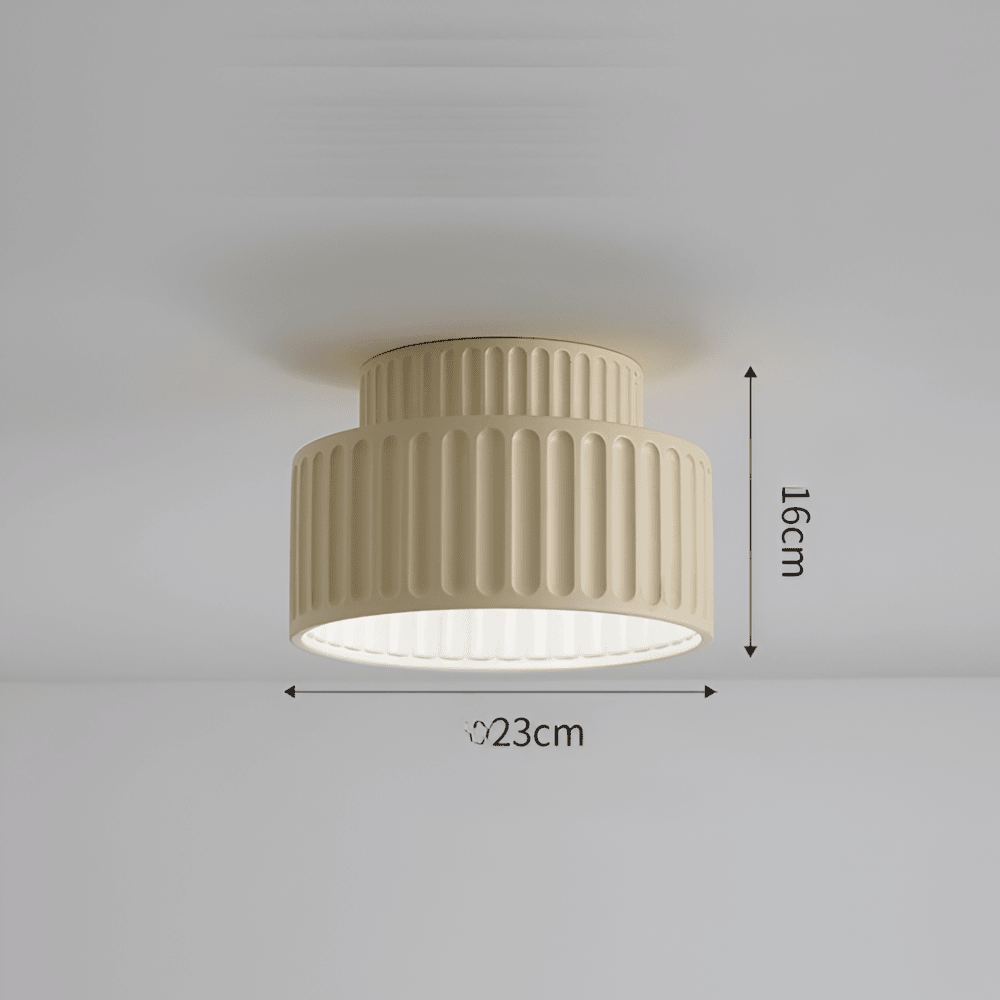 Éclairage LED plafonnier rainuré, pour un intérieur contemporain et raffiné.