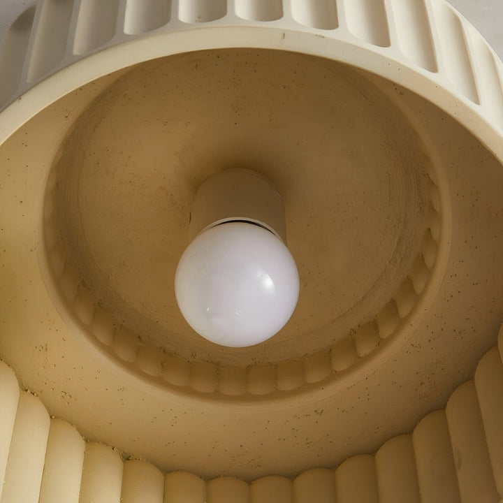 Plafonnier design Wabi-Sabi rainuré, lumière LED pour une atmosphère sereine.