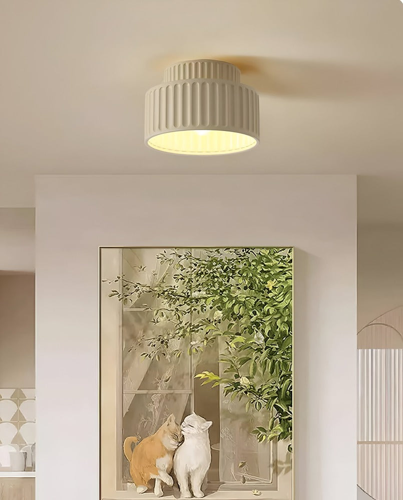 Lampe de plafond esthétique avec design rainuré, illumination chaleureuse garantie.