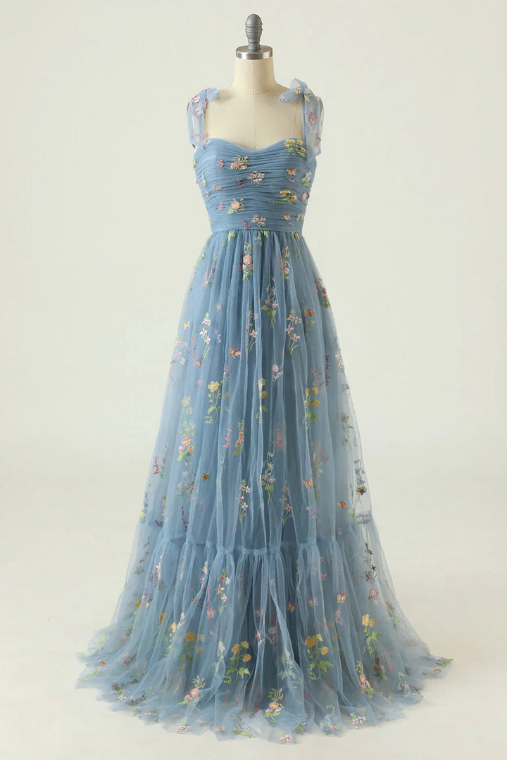 Élégante robe longue fleurie femme, idéale pour mariage ou événement spécial. Style chic et féminin raffiné.