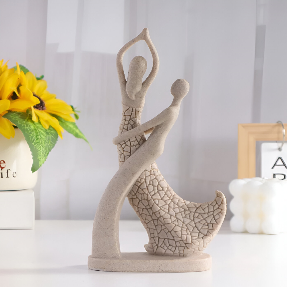 Sculpture abstraite couple, design moderne effet grès. Objet décoratif élégant pour la maison.