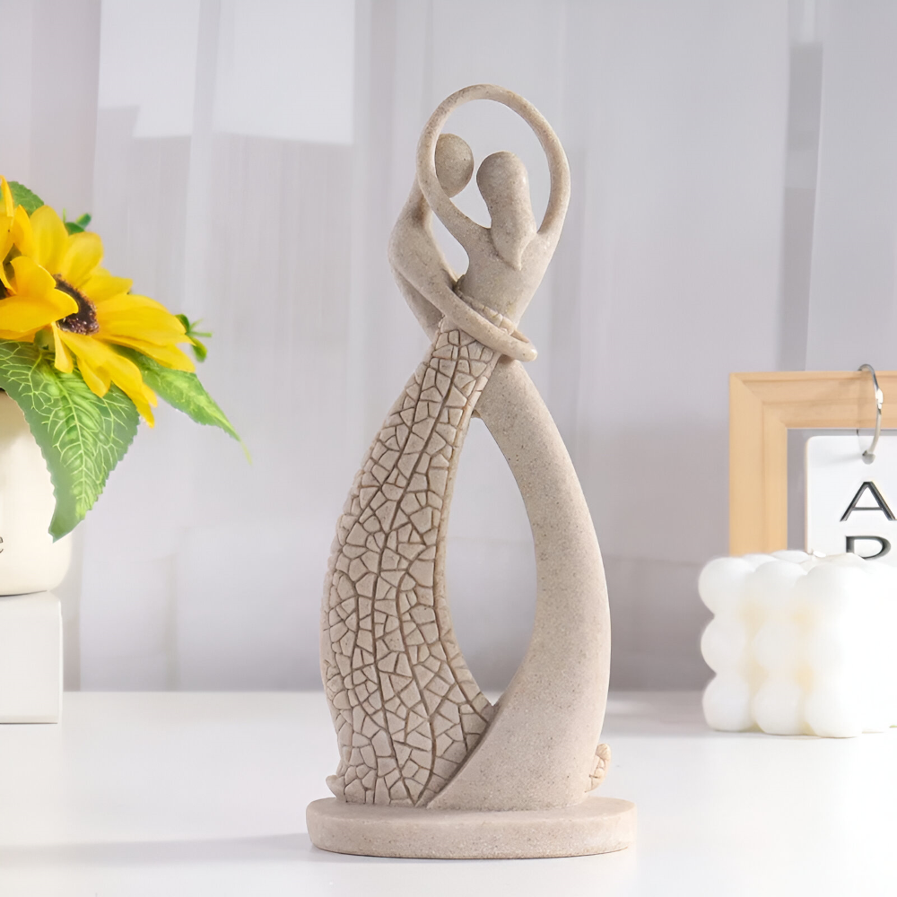 Figurine de couple romantique en grès, cadeau d'amour moderne. Parfait pour ambiance chaleureuse.