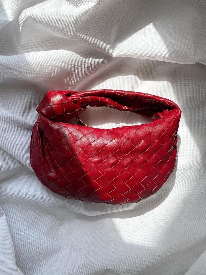 Sac bandoulière mini tressé femme, style bohème. Accessoire mode artisanal polyvalent, sac chic.