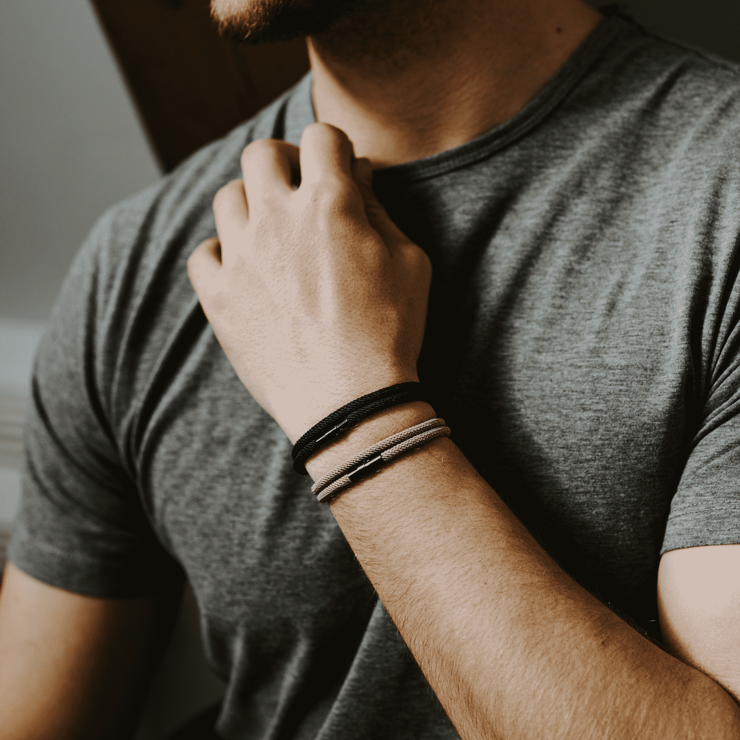 Bijou marron: bracelet magnétique en corde de Milan, accessoire élégant et robuste pour homme et femme.