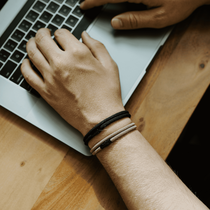 Bijou polyvalent: bracelet magnétique marron en corde de Milan, résistant, pour elle et lui.