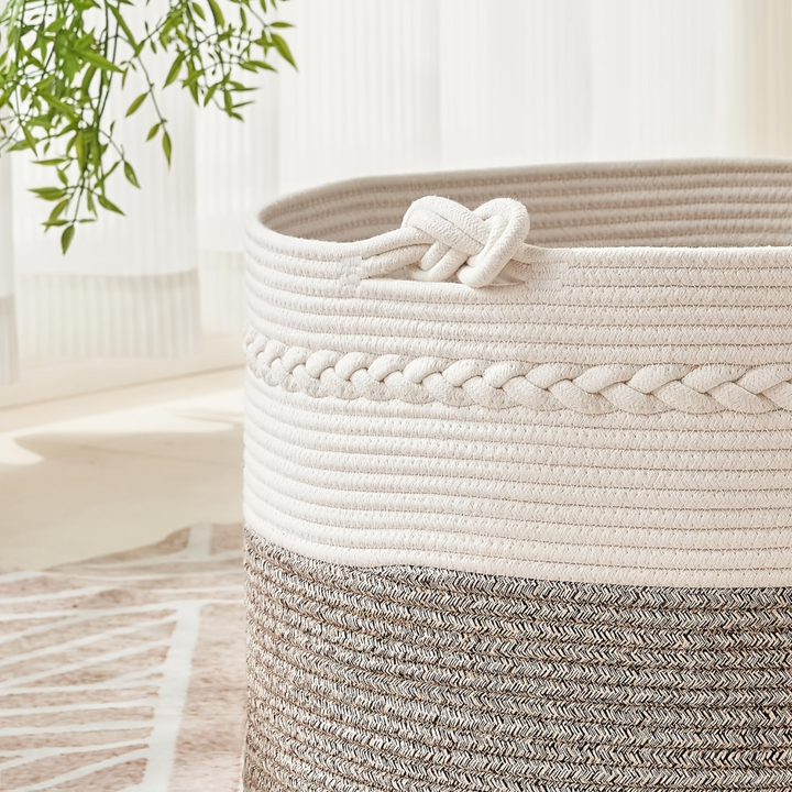 Panier rond polyvalent pour rangement élégant. Corde de coton robuste, parfait pour couvertures ou magazines.