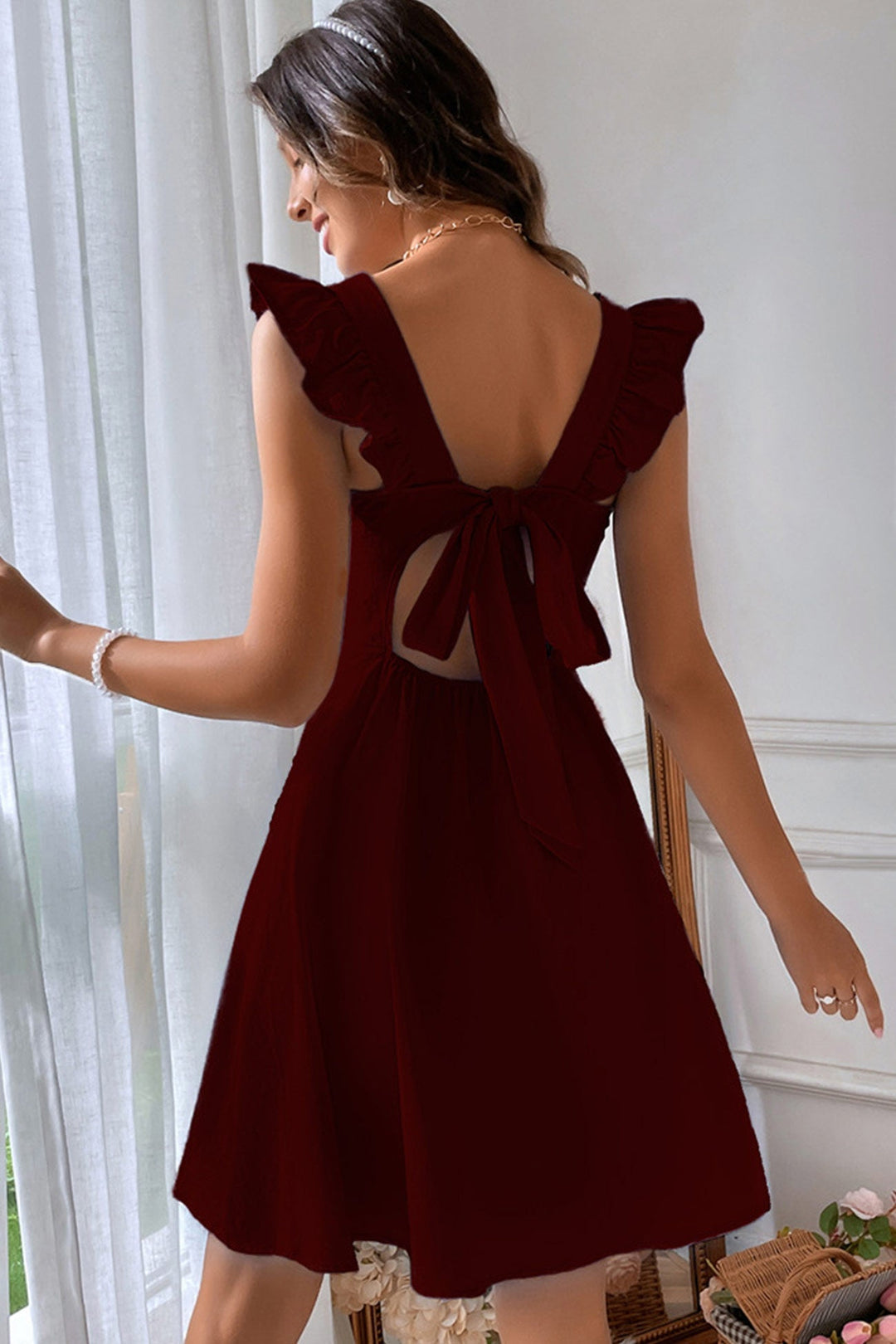 Robe courte femme sans manches, style chic et décontracté. Essentiel d'été.