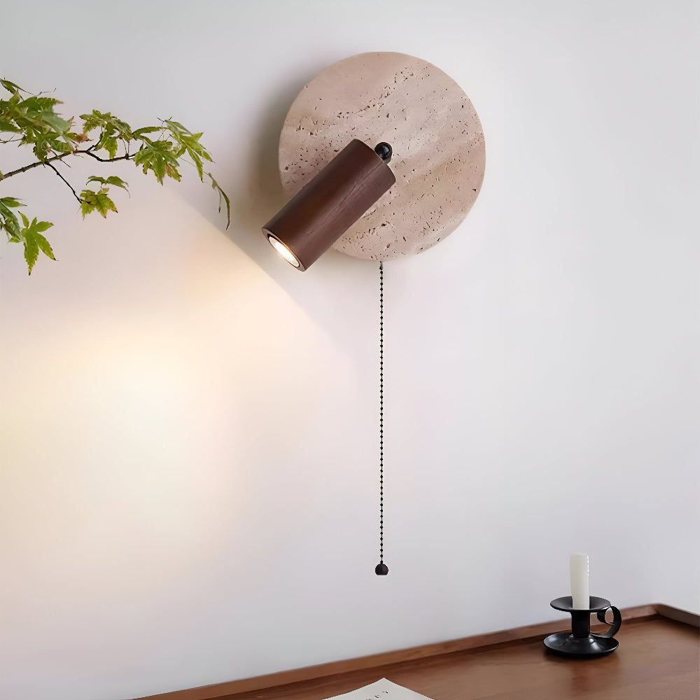 Lampe murale LED ronde en travertin et bois, design moderne. Spot orientable pour salon ou chambre. [[lstfy-media:1]]
