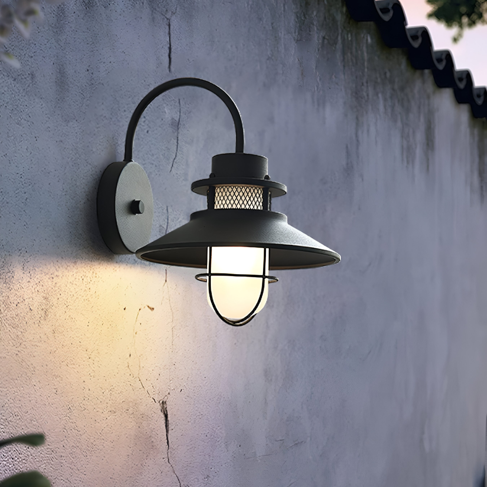 Décoration murale industrielle vintage, applique noire IP65, pour un éclairage extérieur chic.