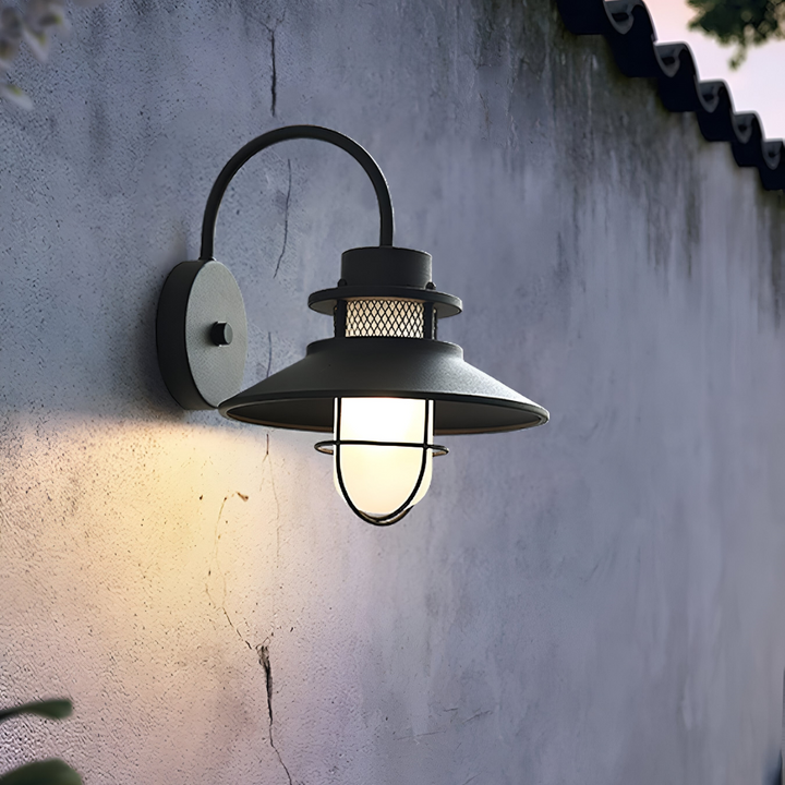 Décoration murale industrielle vintage, applique noire IP65, pour un éclairage extérieur chic.